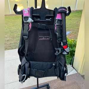 Scubapro Lady Hawk BCD. Back-Inflate/ Integrated Weight. Size Med. Like NEW!